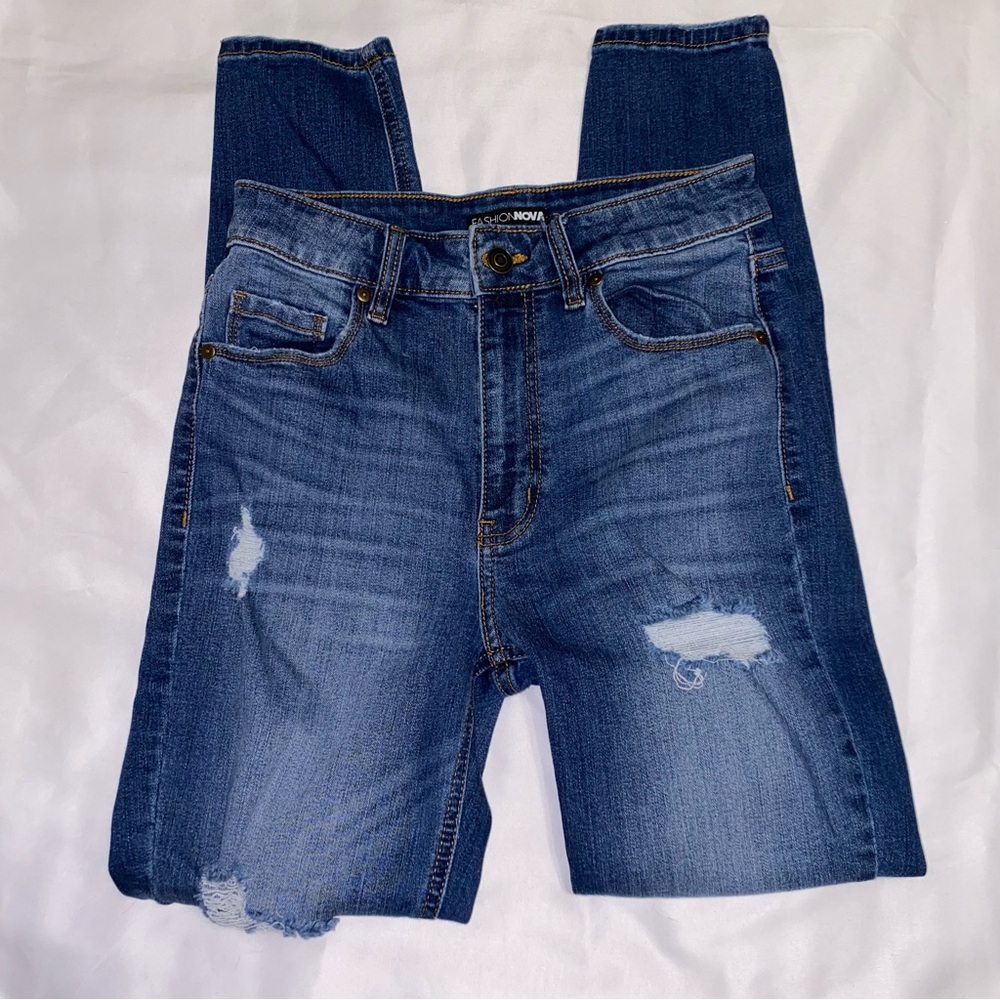 Fashion Nova Women's Blue Distressed High-Rise Jeans